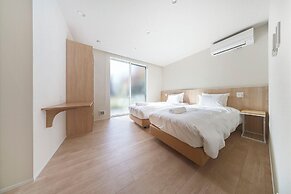 The Bergamot Hakuba