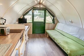 Cabin in Northumberland With Lake Views