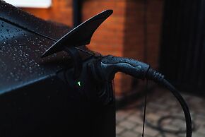 Luxury Retreat, Hot Tub, SK Massage Bed & Tesla