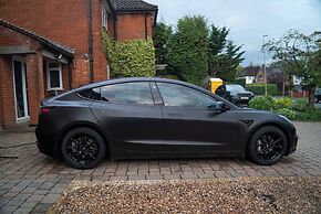 Luxury Retreat, Hot Tub, SK Massage Bed & Tesla