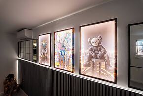 Luxury Retreat, Hot Tub, SK Massage Bed & Tesla