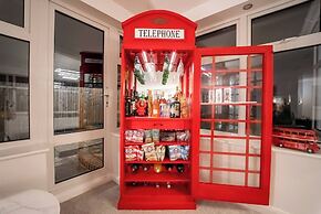 Luxury Retreat, Hot Tub, SK Massage Bed & Tesla