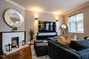 Luxury 3-bedroom Flat in Northwood