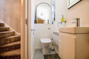 Luxury 3-bedroom Flat in Northwood