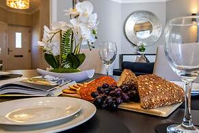 Luxury 3-bedroom Flat in Northwood