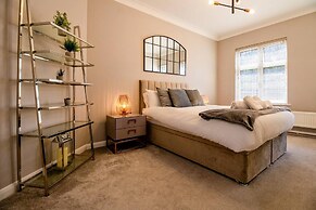 Luxury 3-bedroom Flat in Northwood