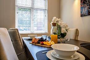 Luxury 3-bedroom Flat in Northwood