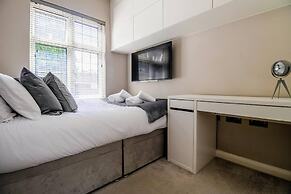 Luxury 3-bedroom Flat in Northwood