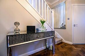 Luxury 3-bedroom Flat in Northwood