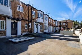 Luxury 3-bedroom Flat in Northwood