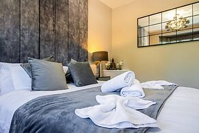 Luxury 3-bedroom Flat in Northwood