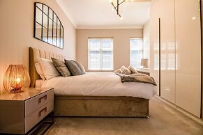 Luxury 3-bedroom Flat in Northwood