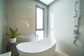 Teak 5 Bedroom Private Pool Villa Bangtao Beach