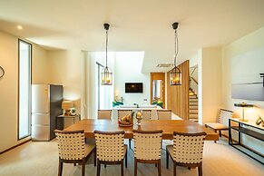 Teak 5 Bedroom Private Pool Villa Bangtao Beach