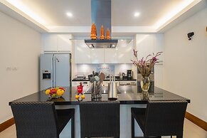 Pearl Of Naithon 3 Bedroom Beachfront Condo