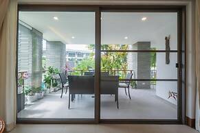 Pearl Of Naithon 3 Bedroom Beachfront Condo