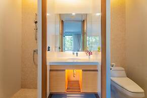 Pearl Of Naithon 3 Bedroom Beachfront Condo