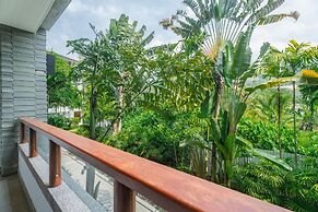 Pearl Of Naithon 3 Bedroom Beachfront Condo
