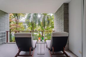 Pearl Of Naithon 3 Bedroom Beachfront Condo