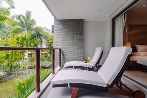 Pearl Of Naithon 3 Bedroom Beachfront Condo