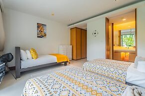 Pearl Of Naithon 3 Bedroom Beachfront Condo