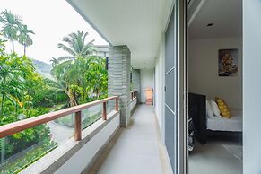 Pearl Of Naithon 3 Bedroom Beachfront Condo