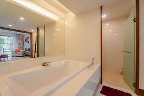 Pearl Of Naithon 3 Bedroom Beachfront Condo