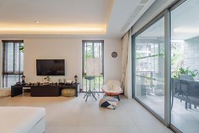 Pearl Of Naithon 3 Bedroom Beachfront Condo