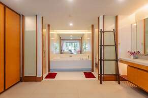 Pearl Of Naithon 3 Bedroom Beachfront Condo