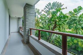Pearl Of Naithon 3 Bedroom Beachfront Condo