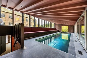 Historic Retreat in Peak District by River Dane