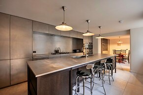 Historic Retreat in Peak District by River Dane