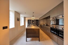 Historic Retreat in Peak District by River Dane