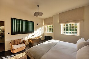 Historic Retreat in Peak District by River Dane