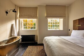 Historic Retreat in Peak District by River Dane