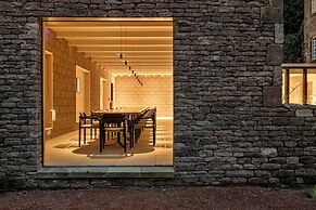 Historic Retreat in Peak District by River Dane