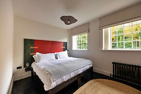 Historic Retreat in Peak District by River Dane