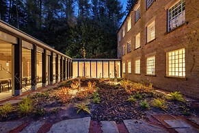 Historic Retreat in Peak District by River Dane