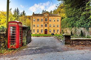 Historic Retreat in Peak District by River Dane