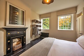 Historic Retreat in Peak District by River Dane