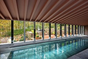 Historic Retreat in Peak District by River Dane