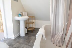 One-bedroom Cottage in Llangollen, No Deposit
