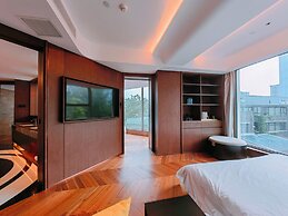 The Purple Horse Hotel