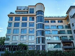 The Purple Horse Hotel