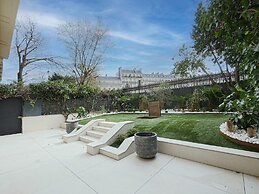 Sumptuous Apartment With Garden / Arc de Triomphe
