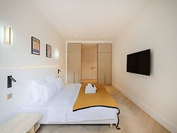 Sumptuous Apartment With Garden / Arc de Triomphe