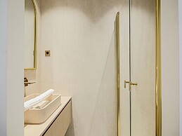 Sumptuous Apartment With Garden / Arc de Triomphe