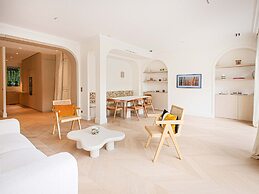 Sumptuous Apartment With Garden / Arc de Triomphe
