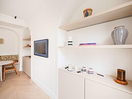 Sumptuous Apartment With Garden / Arc de Triomphe