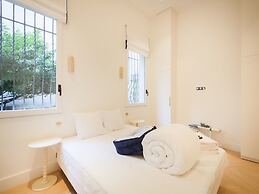 Sumptuous Apartment With Garden / Arc de Triomphe